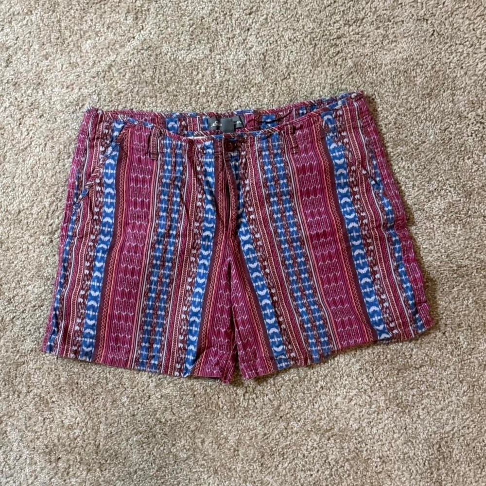 Eddie Bauer Women's 16 Multi-coloured patterned shorts with a boho vibe
